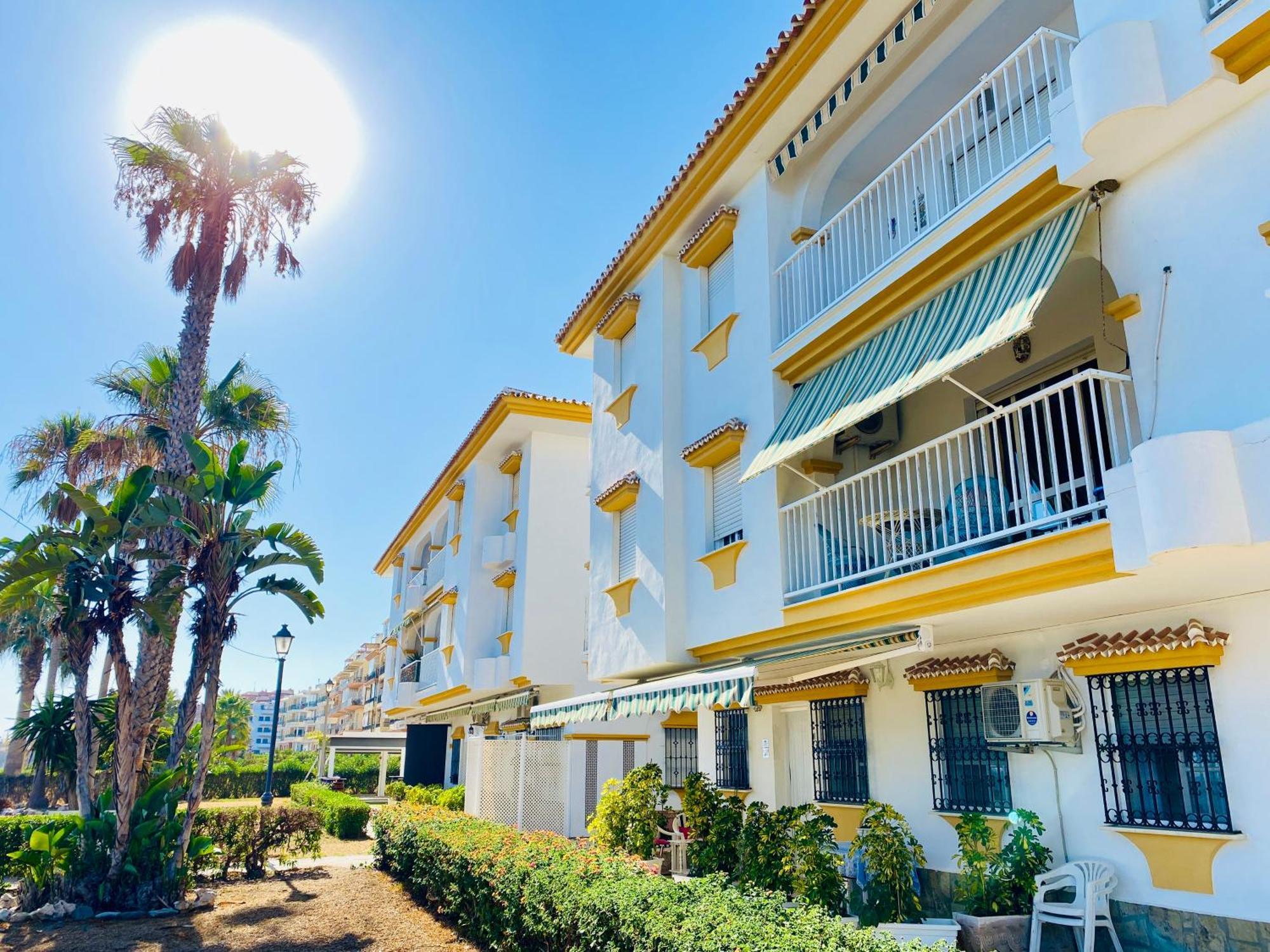 First Line Torrox Costa Apartment Bagian luar foto