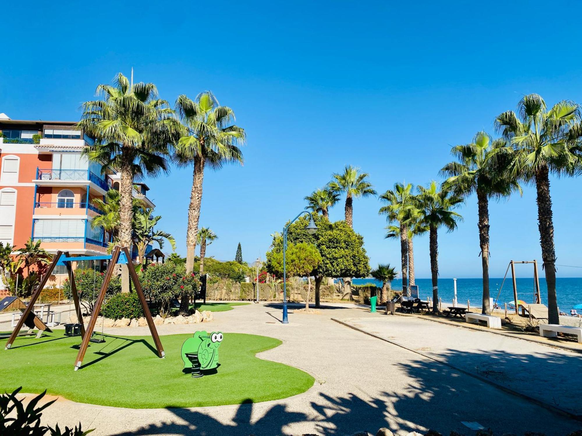 First Line Torrox Costa Apartment Bagian luar foto